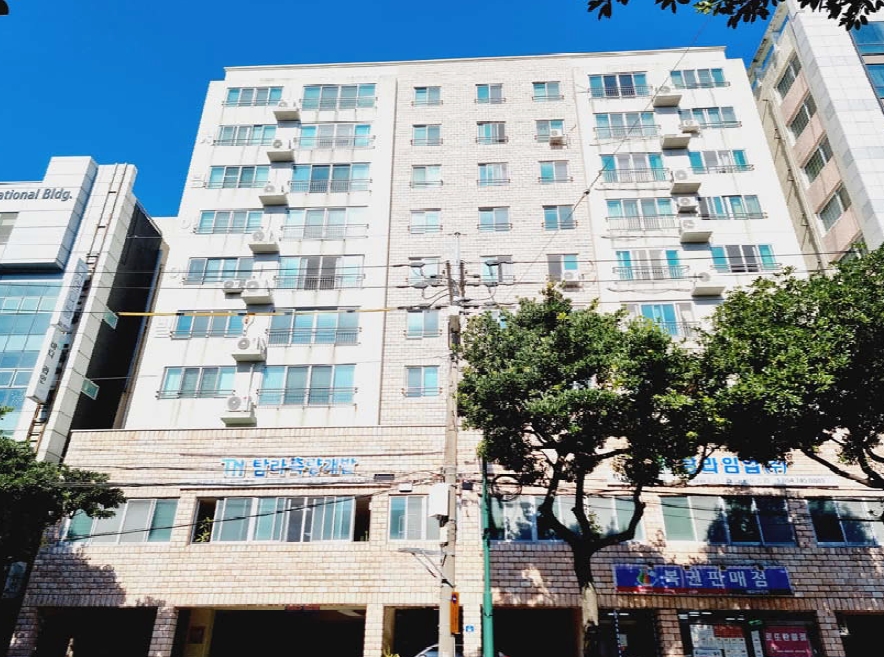제주특별자치도 제주시 삼도일동 530-23 서림아이빌아파트 8층902호 외 1필지 아파트 경매 사진 1