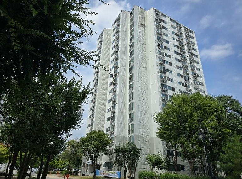 경기도 동두천시 송내동 665-3 송내주공아파트 409동 4층 403호 외 1필지 아파트 경매 사진 1