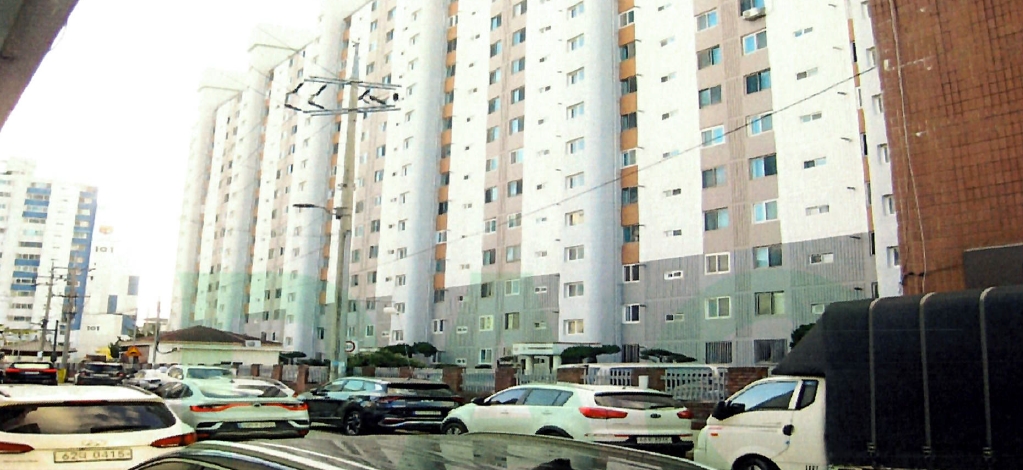 광주광역시 북구 오치동 762 대웅아파트 제101동 제2층 제207호 외 10필지 아파트 경매 사진 1